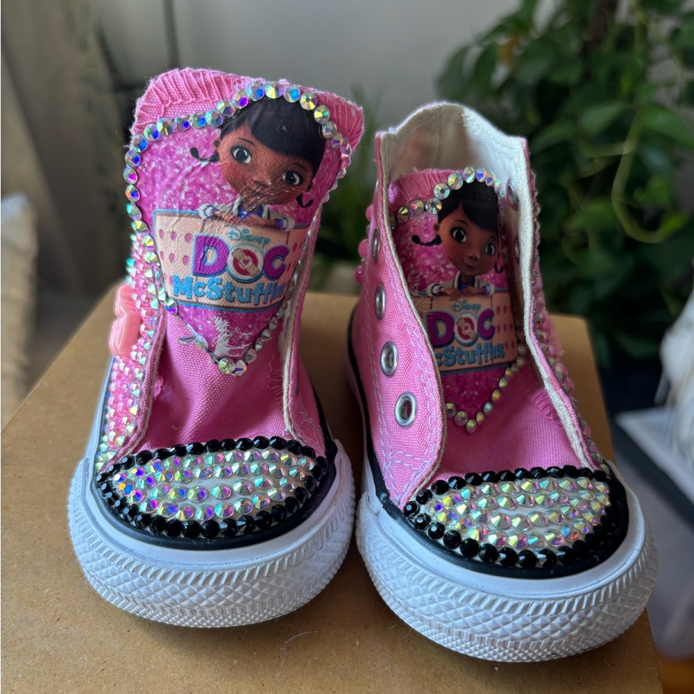 Pink custom Doc Mcstuffins converse. Infant Sz 4